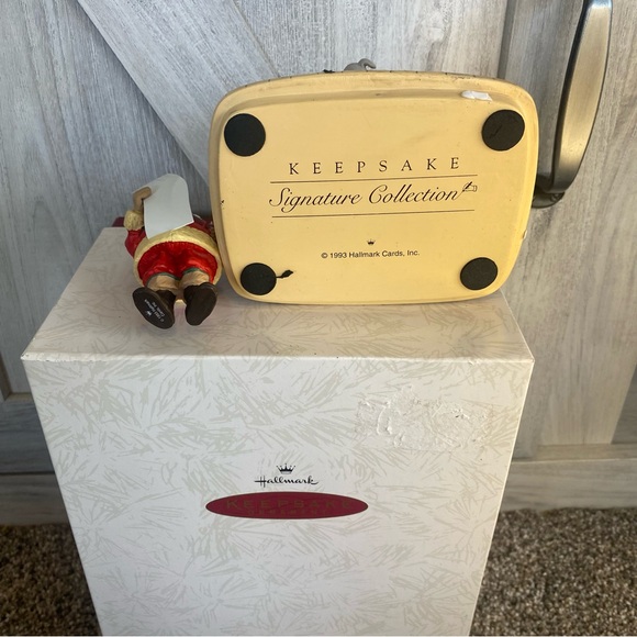 Hallmark Santas Favorite Stop Fireplace 1993 in Box 2 Signatures - Picture 8 of 9